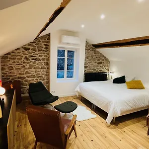 Maison d'hôtes Les Roches D'yzeron